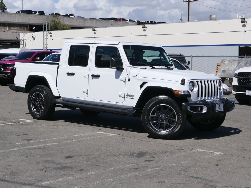 2023 Jeep Gladiator Overland's photo