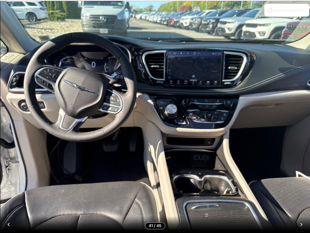 2023 Chrysler Pacifica Hybrid Limited photo 3