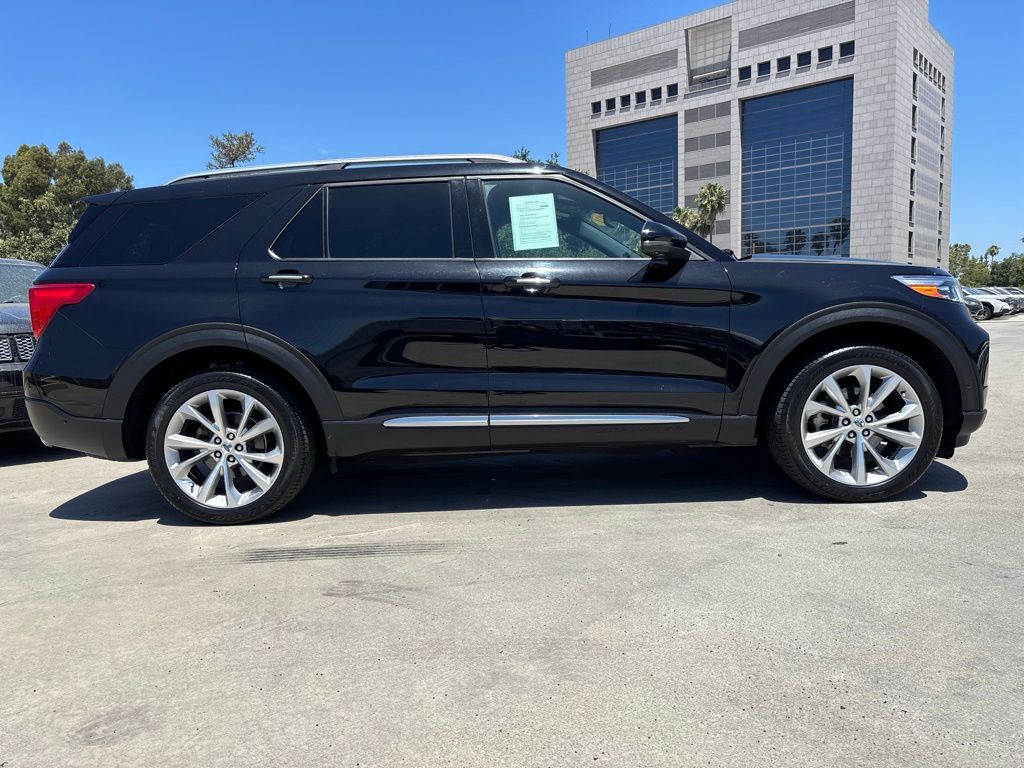 2021 Ford Explorer Platinum photo 2