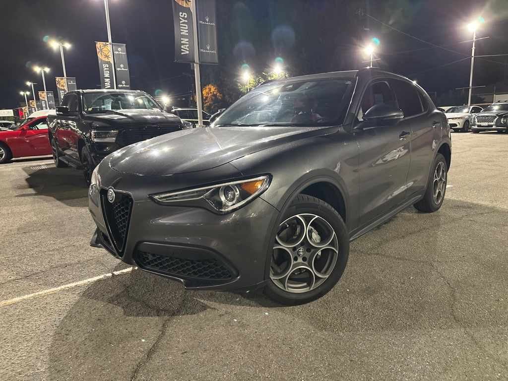 2022 Alfa Romeo Stelvio Sprint photo 2