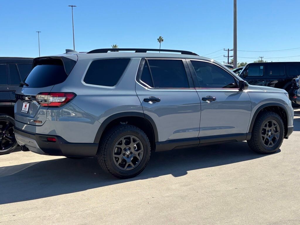 Used 2025 Honda Pilot TrailSport SUV