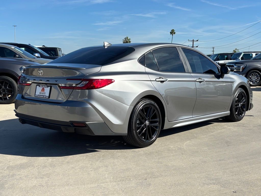 2025 Toyota Camry SE photo 3