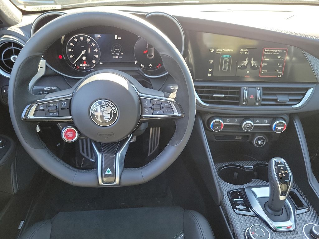 2024 Alfa Romeo Giulia Quadrifoglio - Photo 5