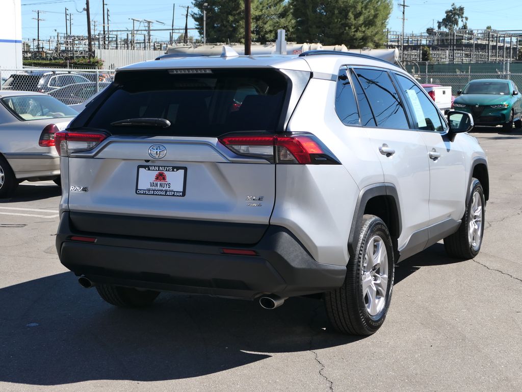 2023 Toyota RAV4 XLE photo 3