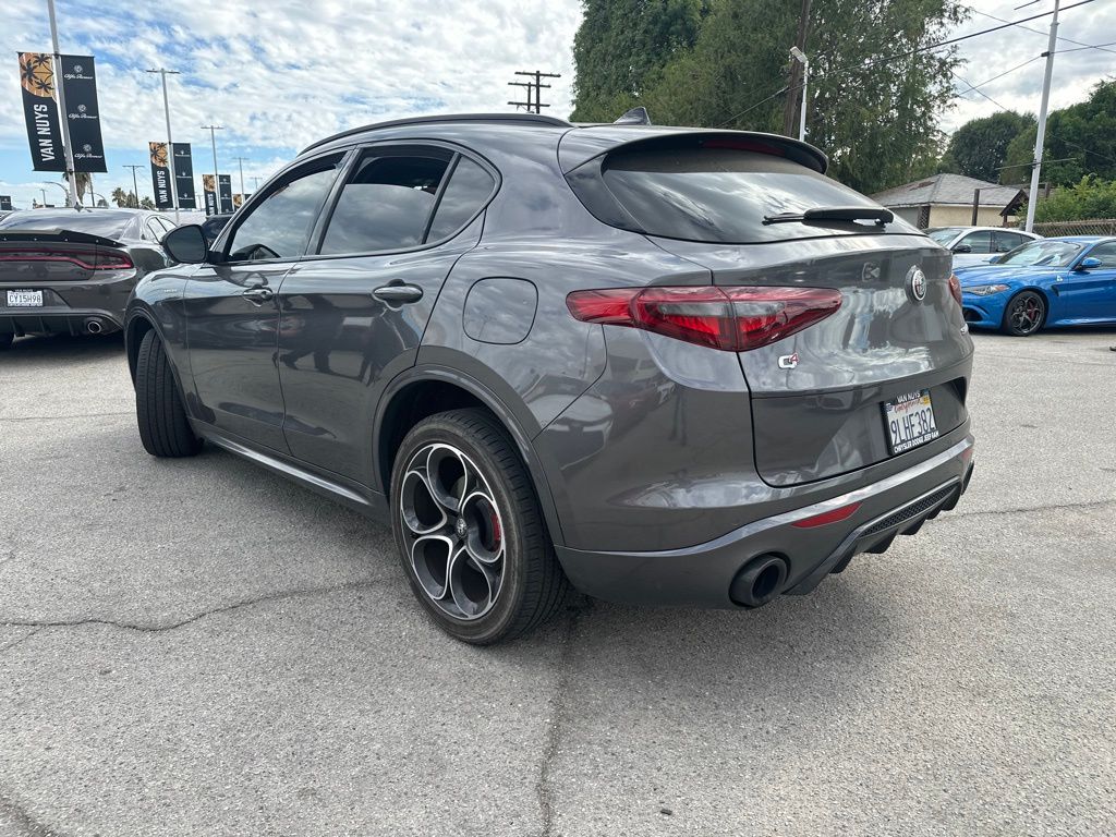 2022 Alfa Romeo Stelvio Ti photo 3
