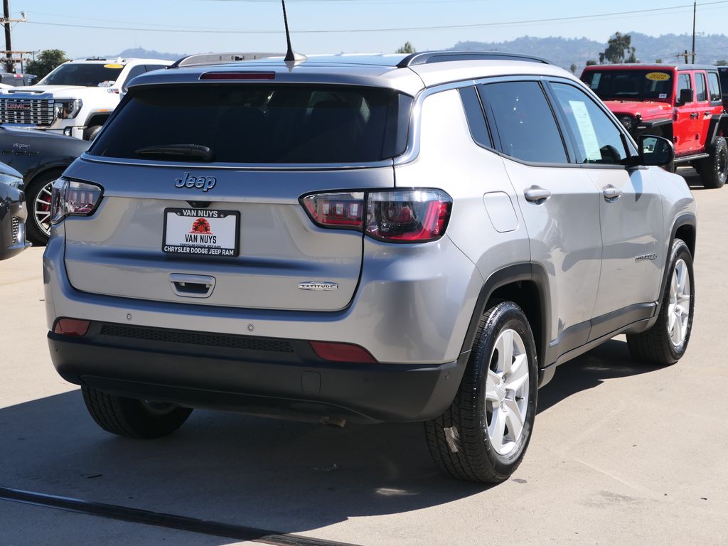2022 Jeep Compass Latitude photo 2