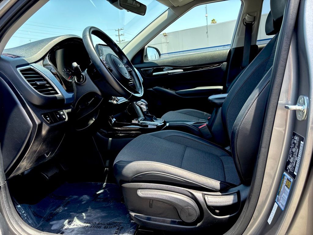 2023 Kia Seltos S - Photo 14