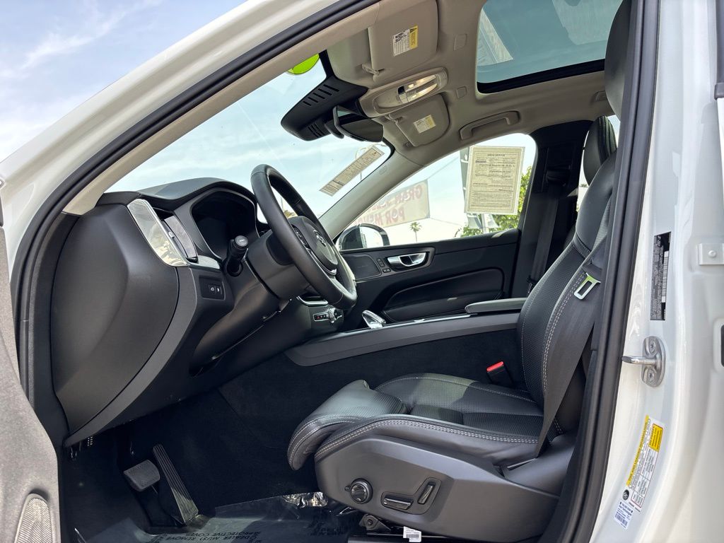 2025 Volvo XC60 Ultra - Photo 8