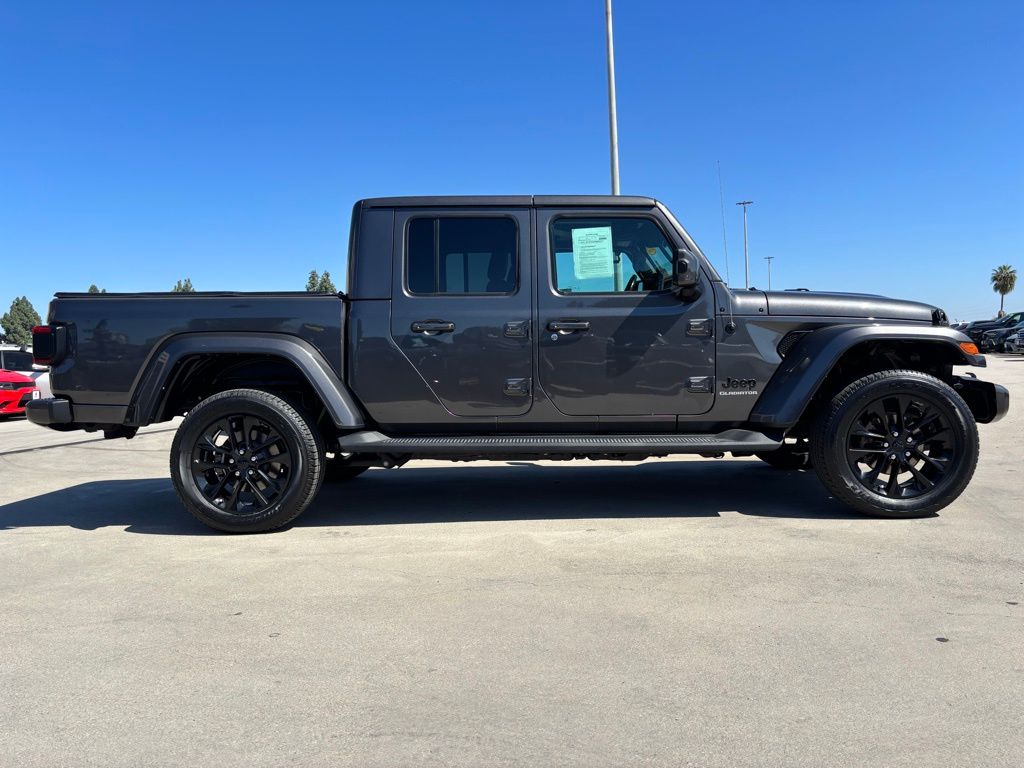 2021 Jeep Gladiator Overland photo 2