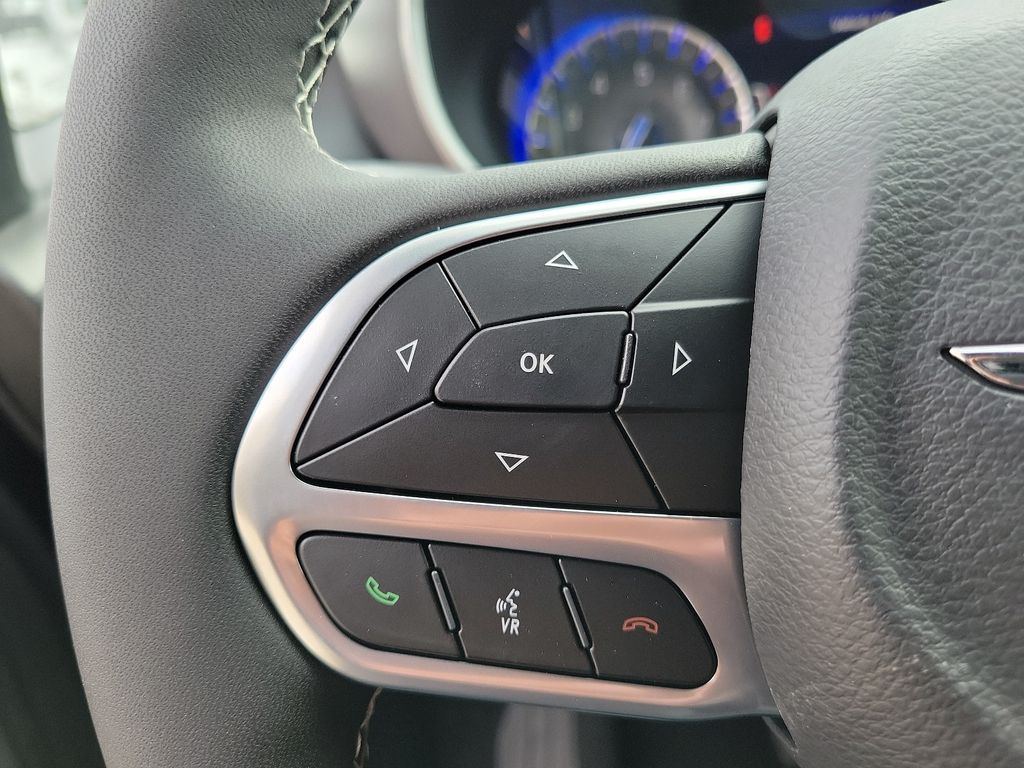 2025 Chrysler Voyager LX photo 4