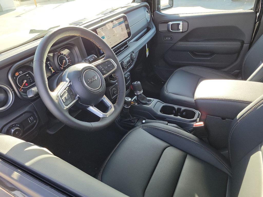 2025 Jeep Wrangler Sahara photo 2