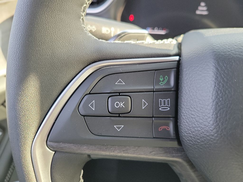 2025 Jeep Grand Cherokee Limited photo 4