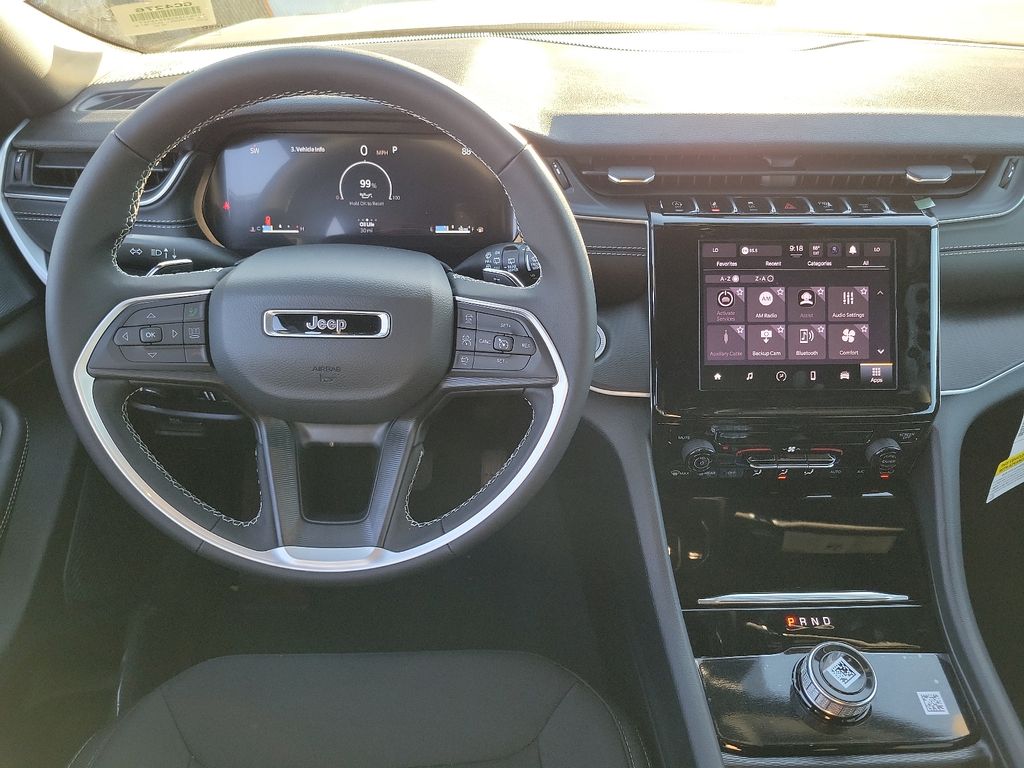 2025 Jeep Grand Cherokee Laredo X photo 3