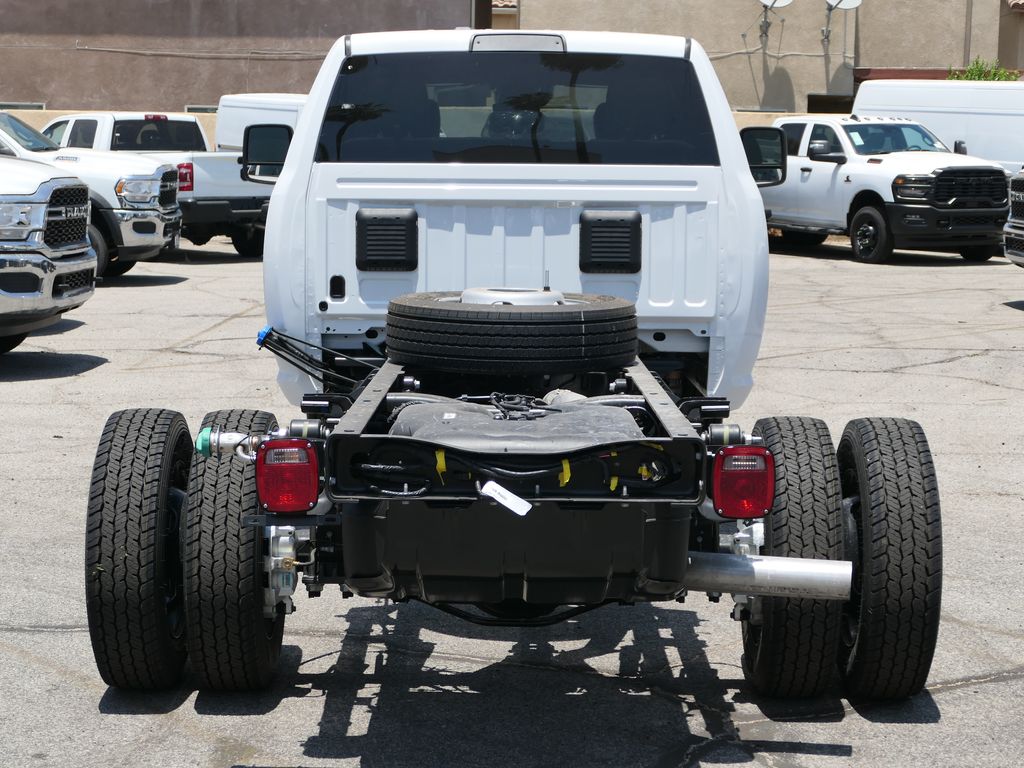 2025 Ram 5500 Tradesman photo 3