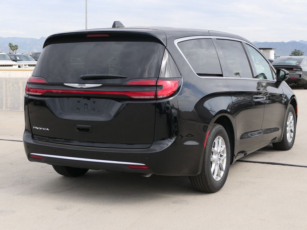 New 2026 Chrysler Pacifica Select Van Passenger Van