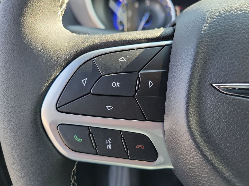 2025 Chrysler Voyager LX photo 4