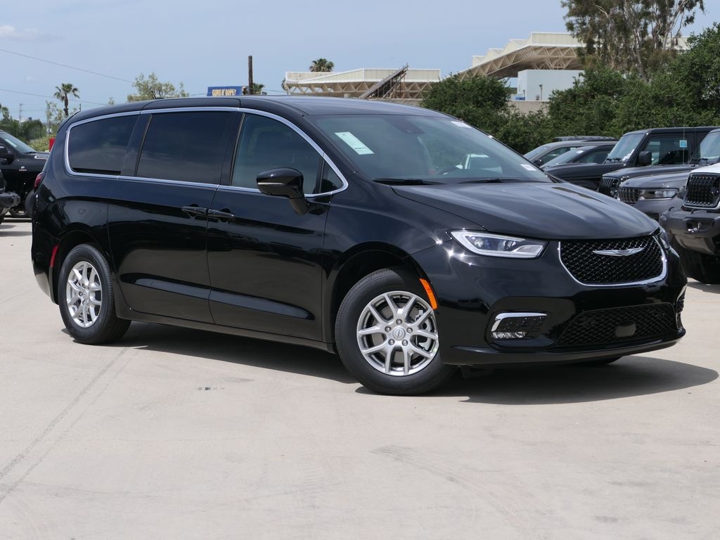 New 2026 Chrysler Pacifica Select Van Passenger Van