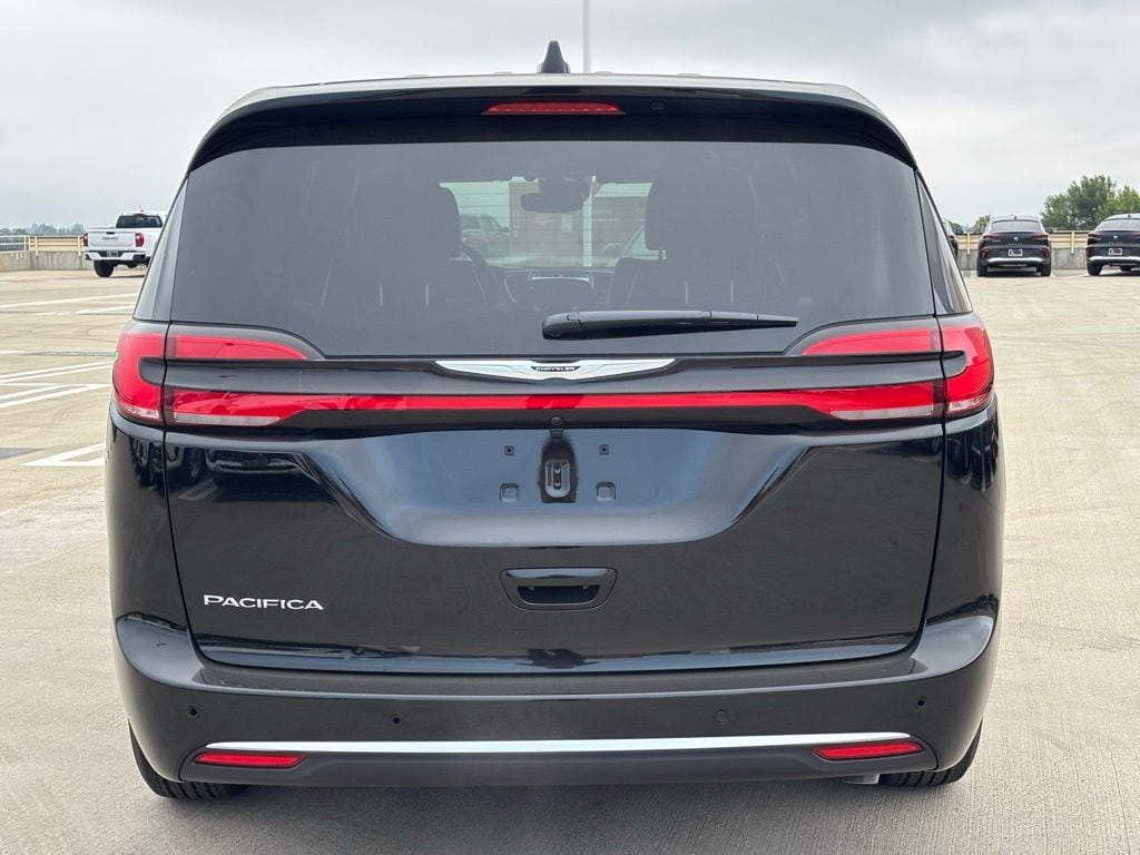 New 2026 Chrysler Pacifica Select Van Passenger Van