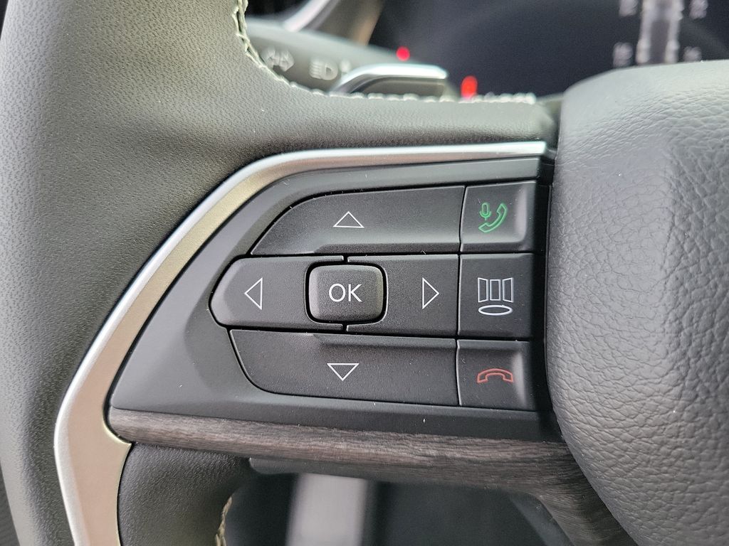 2025 Jeep Grand Cherokee Limited photo 4