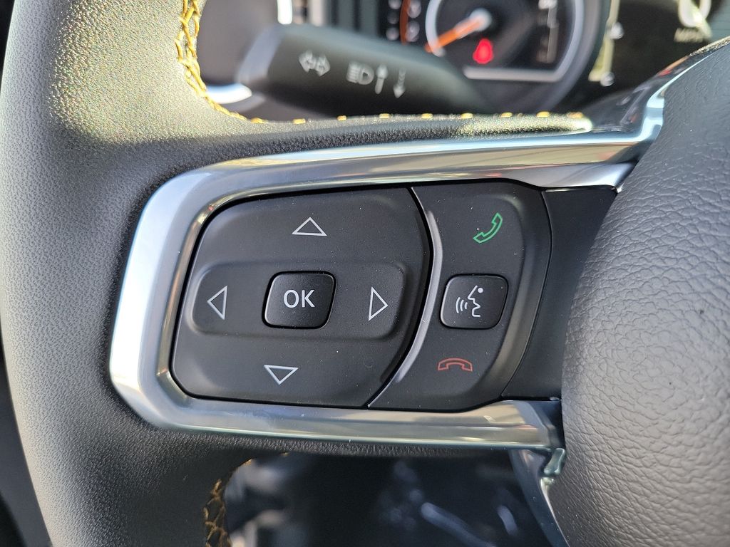 2025 Jeep Wrangler Sahara photo 4