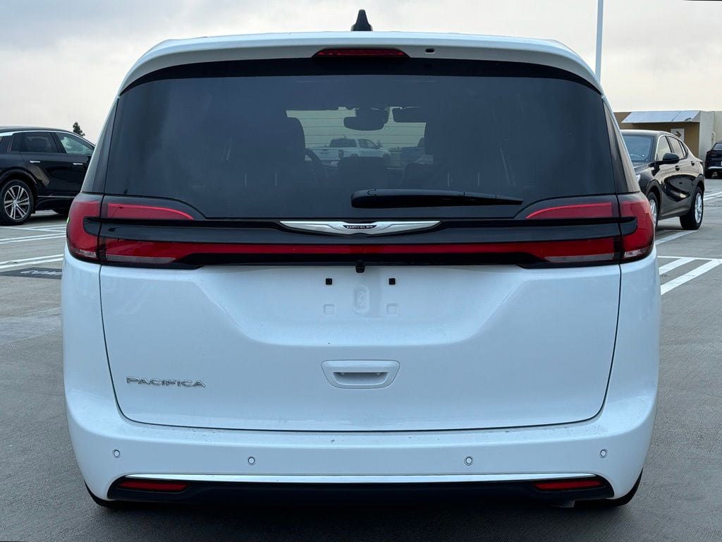 New 2026 Chrysler Pacifica Select Van Passenger Van