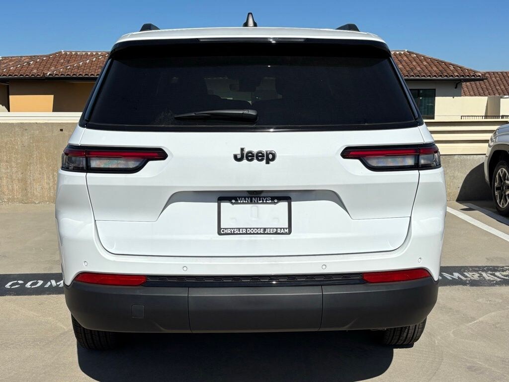 New 2025 Jeep Grand Cherokee L Laredo SUV