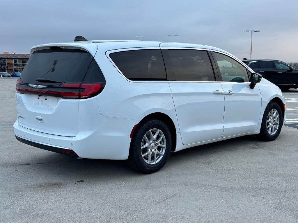New 2026 Chrysler Pacifica Select Van Passenger Van