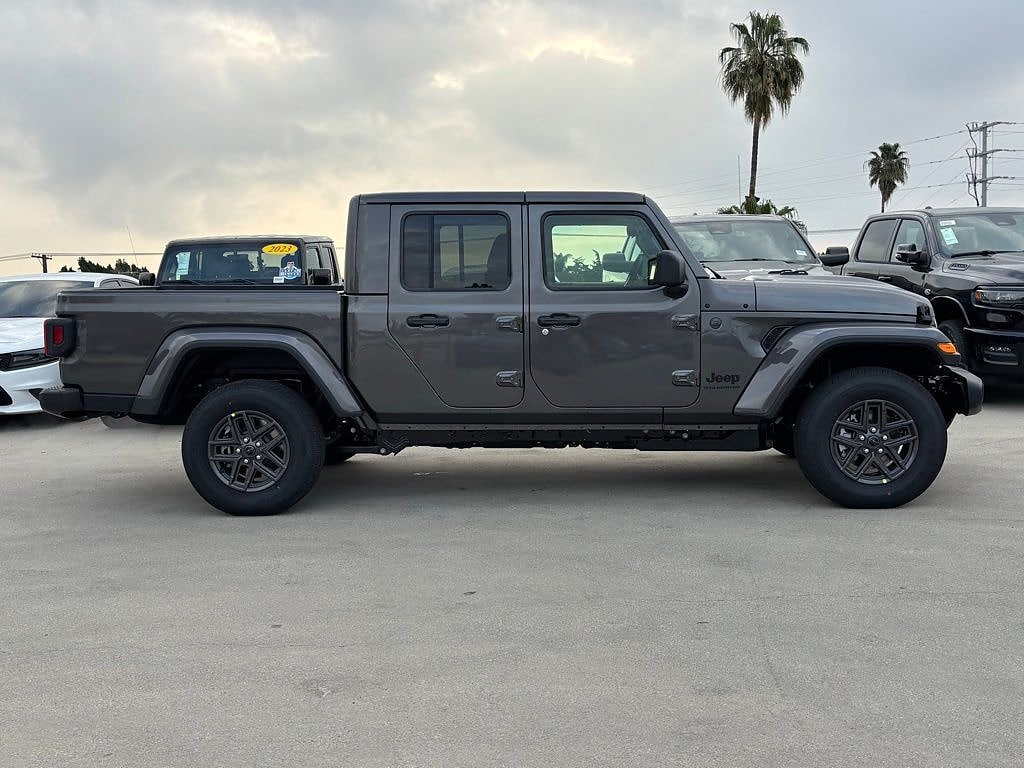 New 2026 Jeep Gladiator Sport Truck Crew Cab