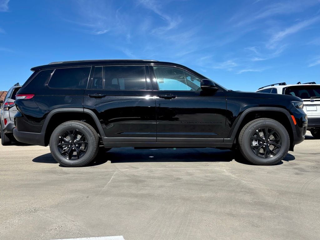 New 2025 Jeep Grand Cherokee L Laredo SUV