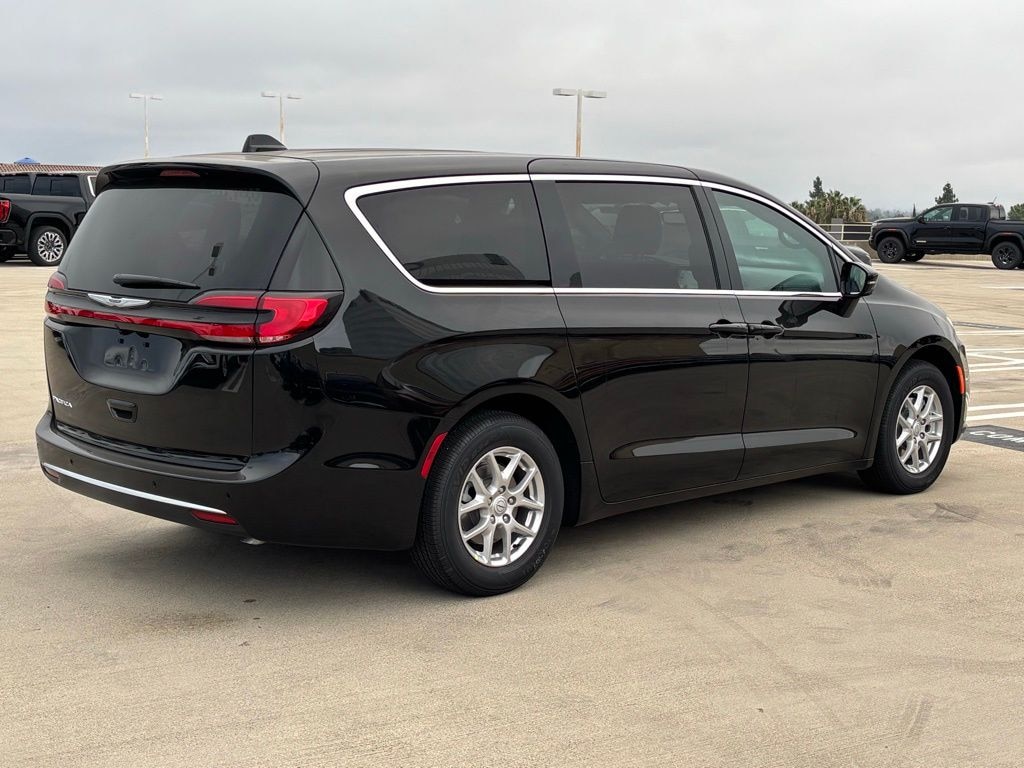 New 2026 Chrysler Pacifica Select Van Passenger Van