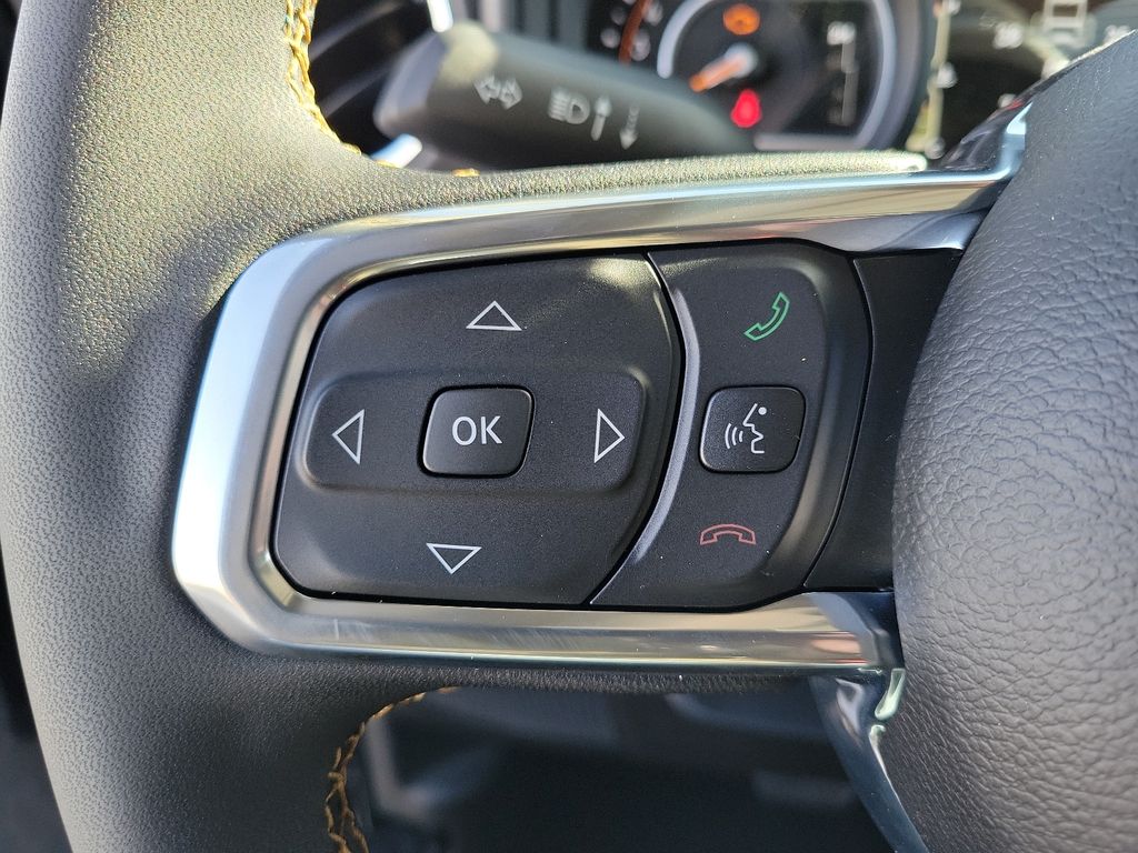 2025 Jeep Wrangler Sahara photo 4