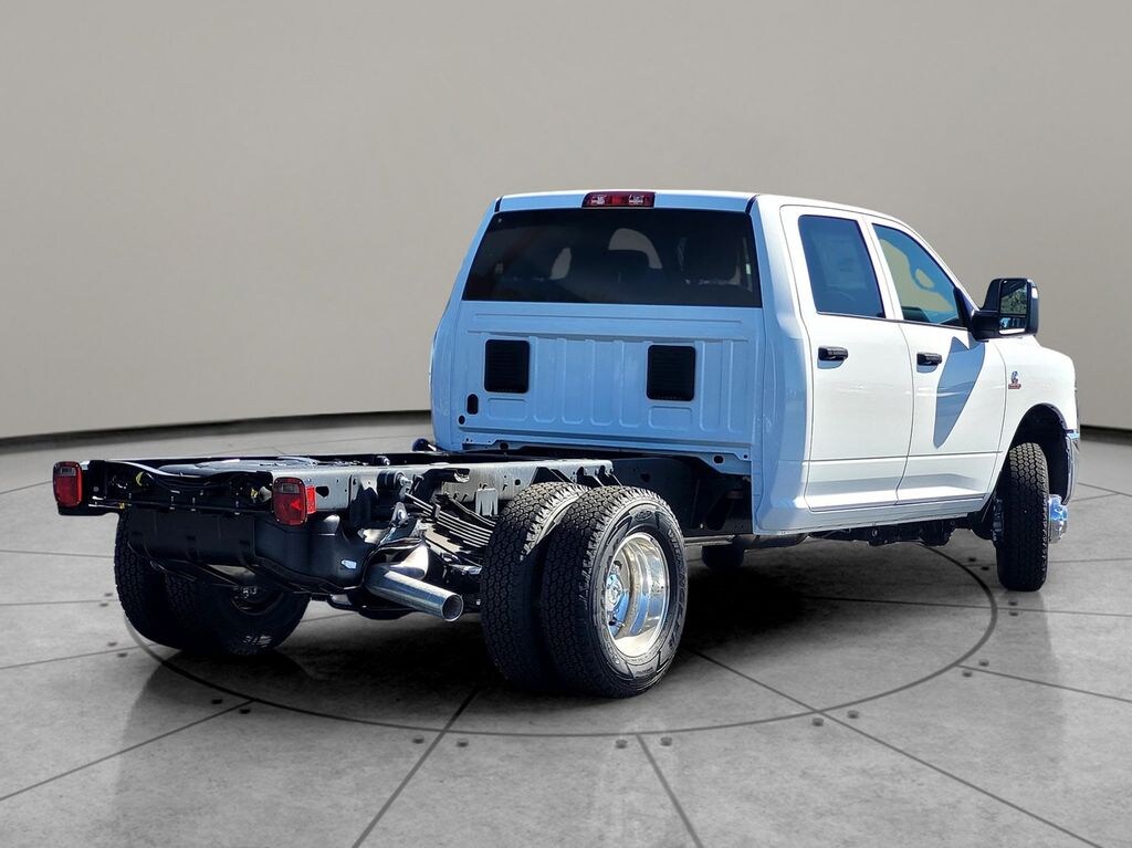 New 2025 Ram 3500 Chassis Cab Tradesman/Big Horn Truck Crew Cab