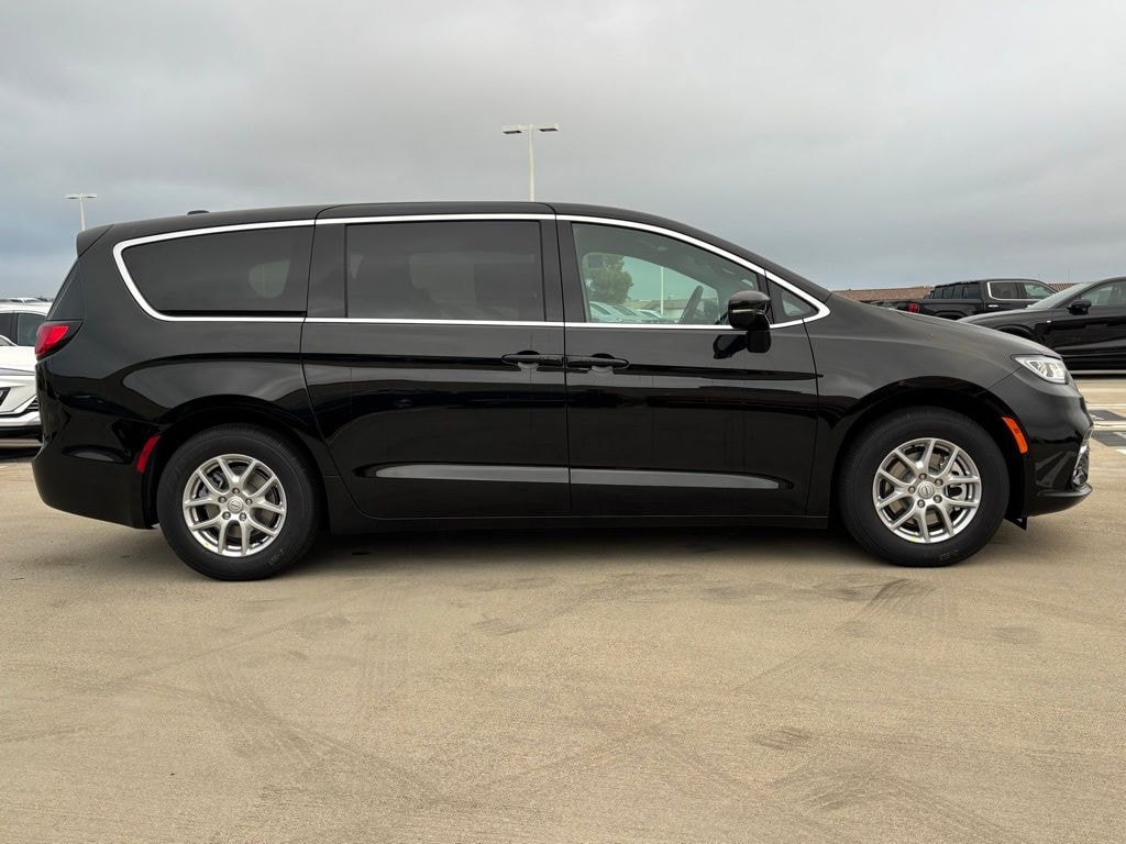 New 2026 Chrysler Pacifica Select Van Passenger Van