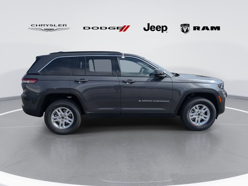 New 2025 Jeep Grand Cherokee Laredo SUV