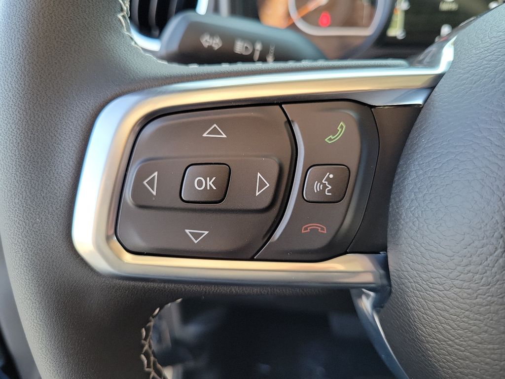 2025 Jeep Wrangler Sahara photo 4