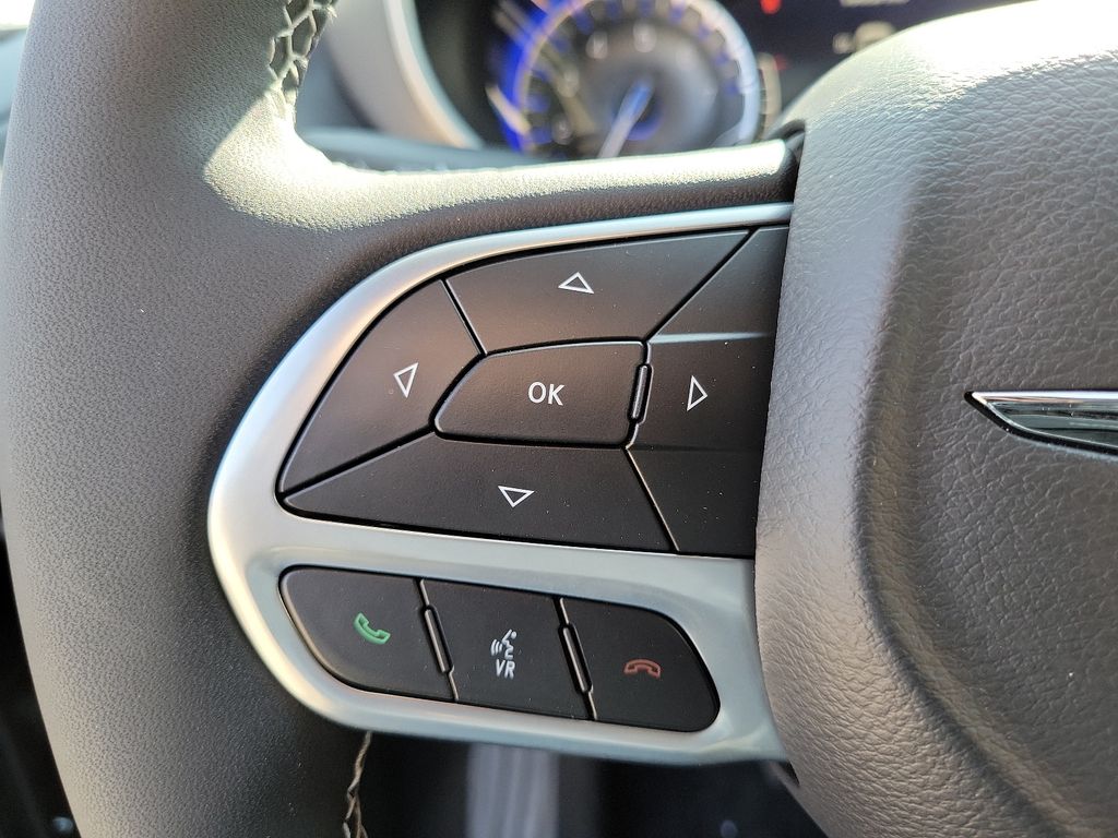 2025 Chrysler Voyager LX photo 4