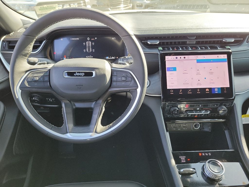2025 Jeep Grand Cherokee Limited photo 3
