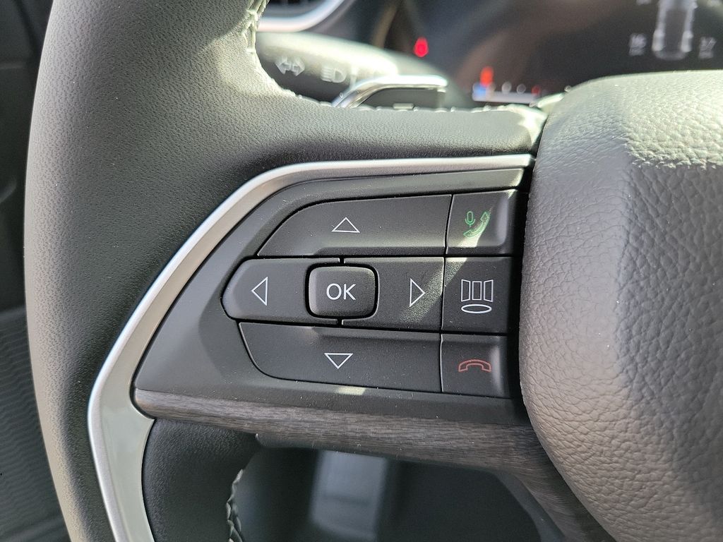 2025 Jeep Grand Cherokee Limited photo 4