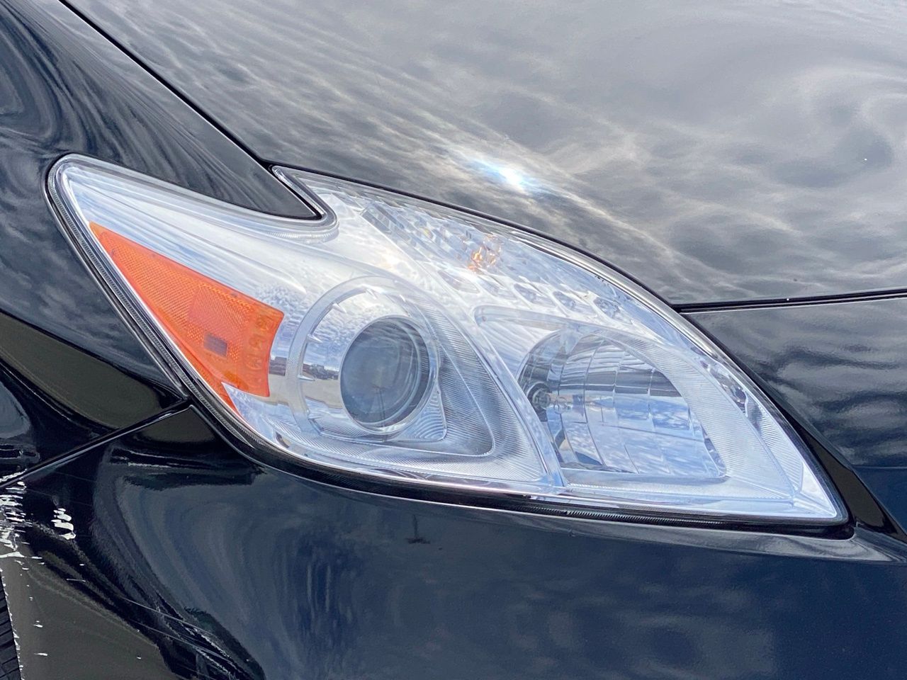 2015 Toyota Prius Three photo 3