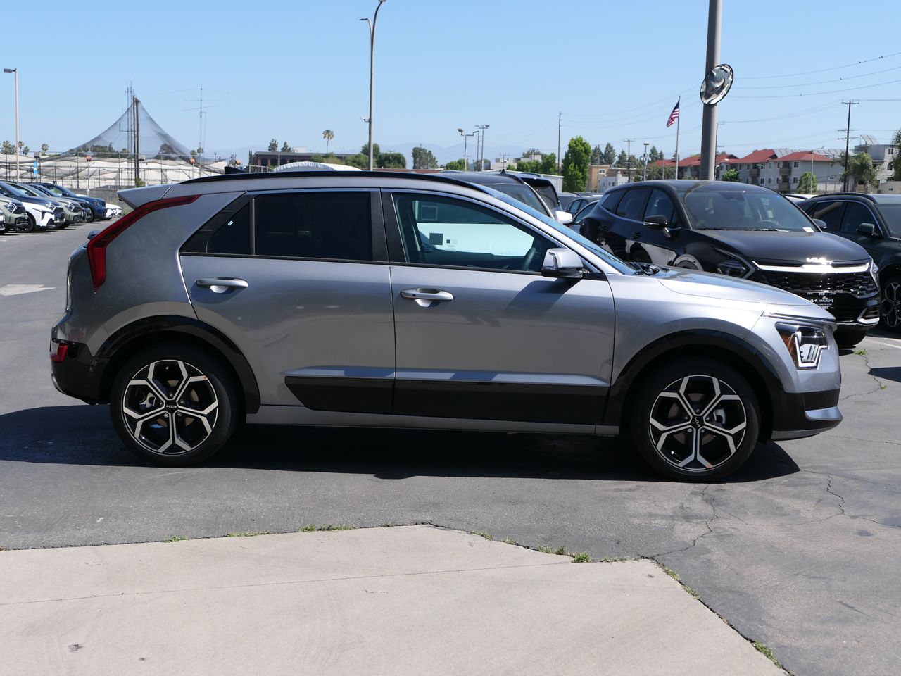 2025 Kia Niro EX Touring photo 2