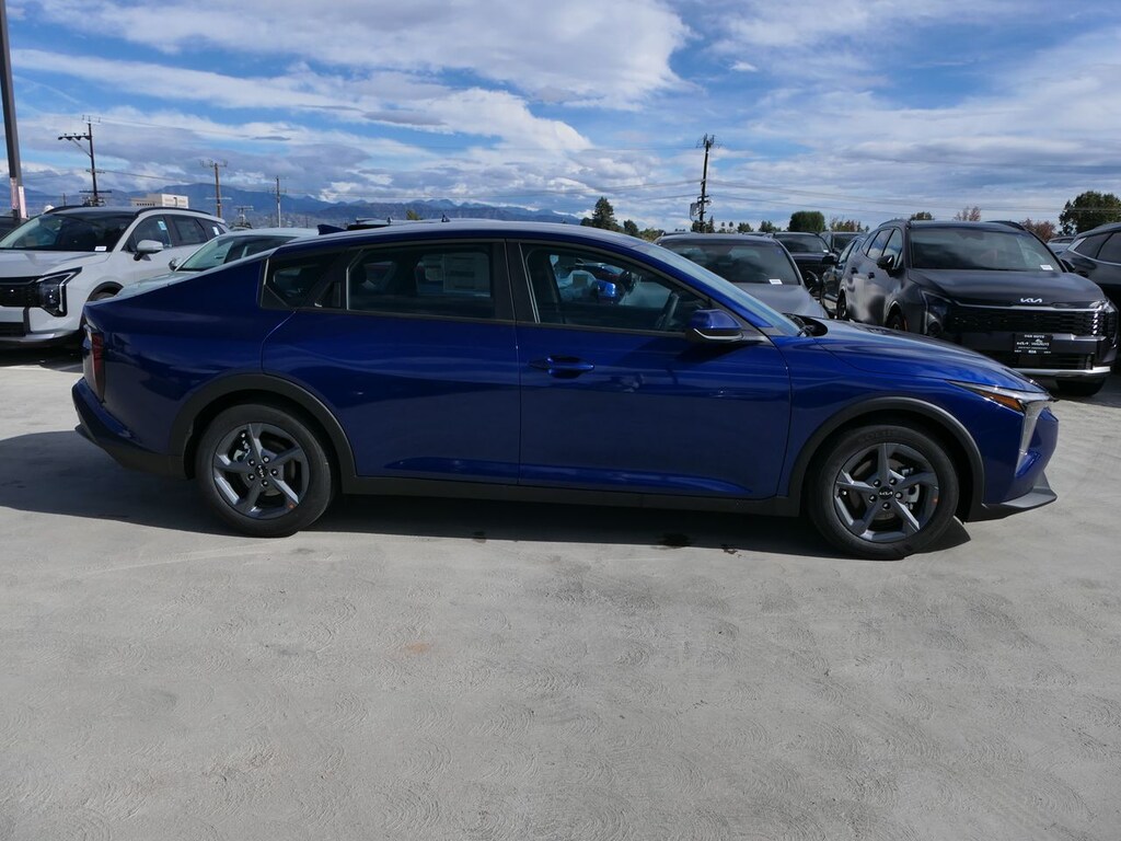New 2025 Kia K4 LXS Sedan