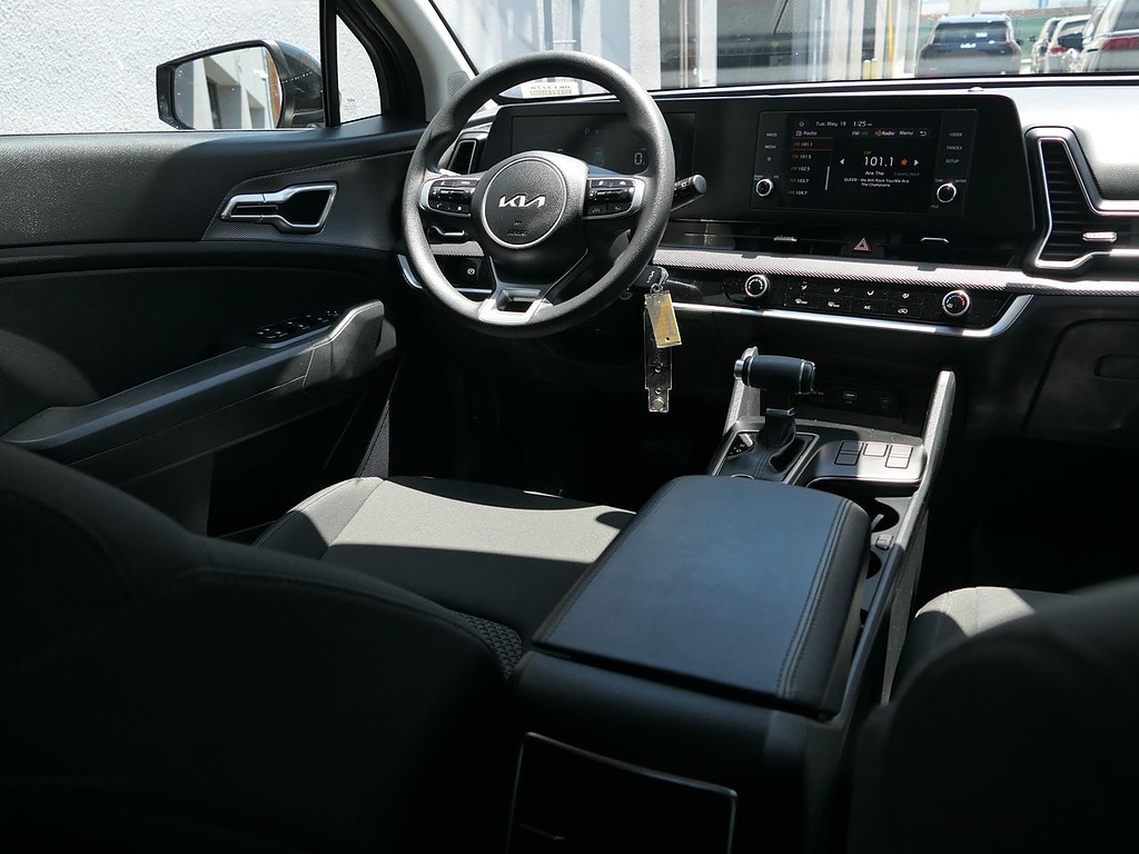 2025 Kia Sportage LX - Photo 23