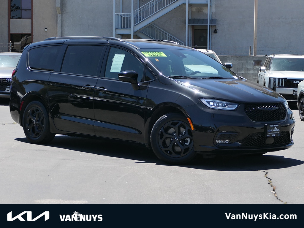2024 Chrysler Pacifica Hybrid Select Premium S-Appearance PHEV's photo