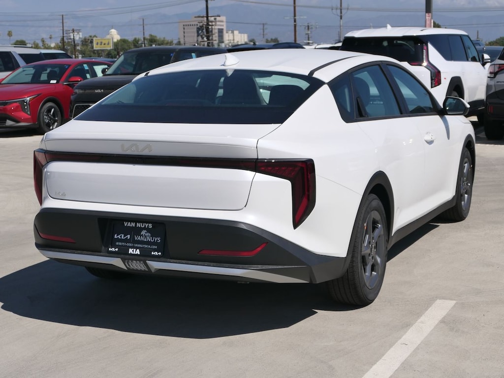 New 2025 Kia K4 LXS Sedan
