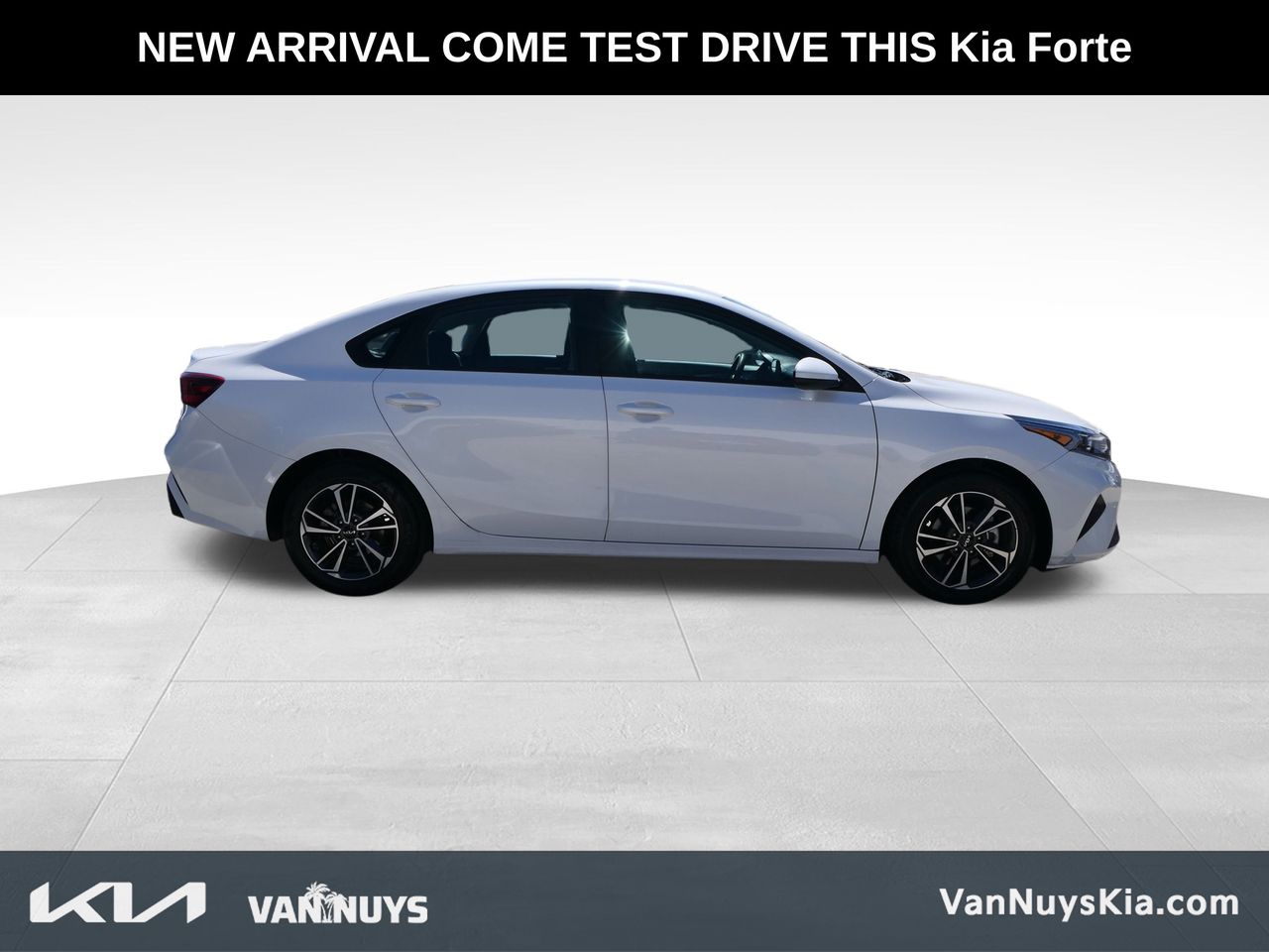 2023 Kia Forte LXS photo 2