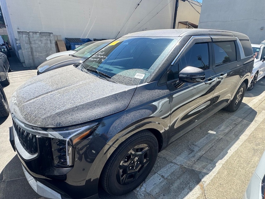 Used 2025 Kia Carnival LXS Minivan/Van