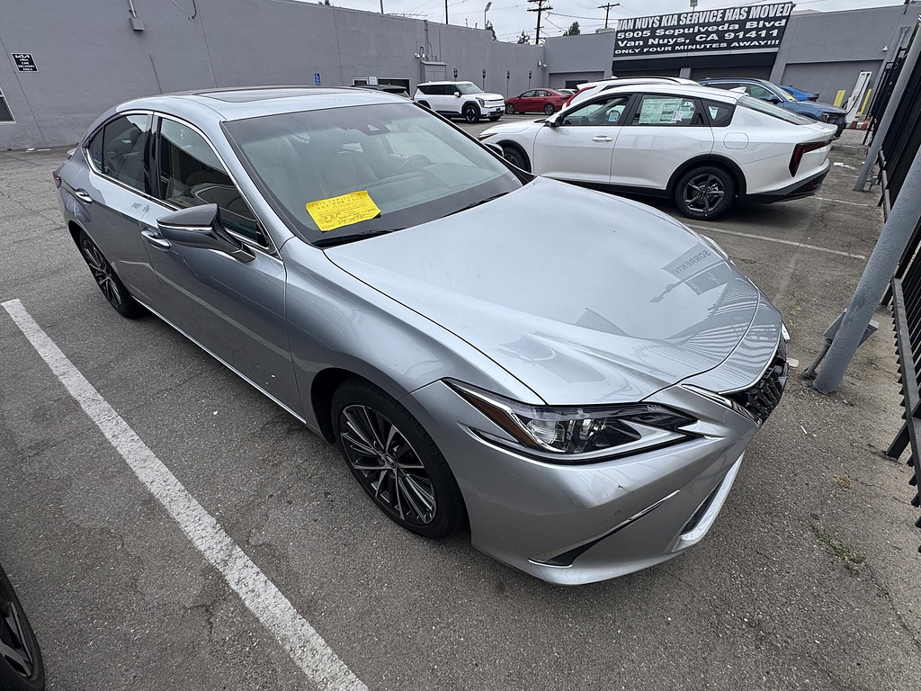 Used 2023 Lexus ES 300h Sedan