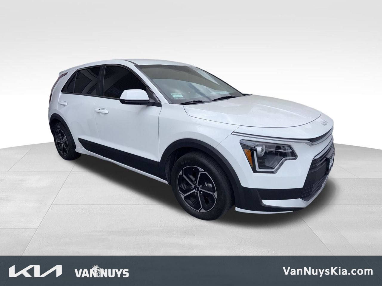 2023 Kia Niro LX HEV's photo
