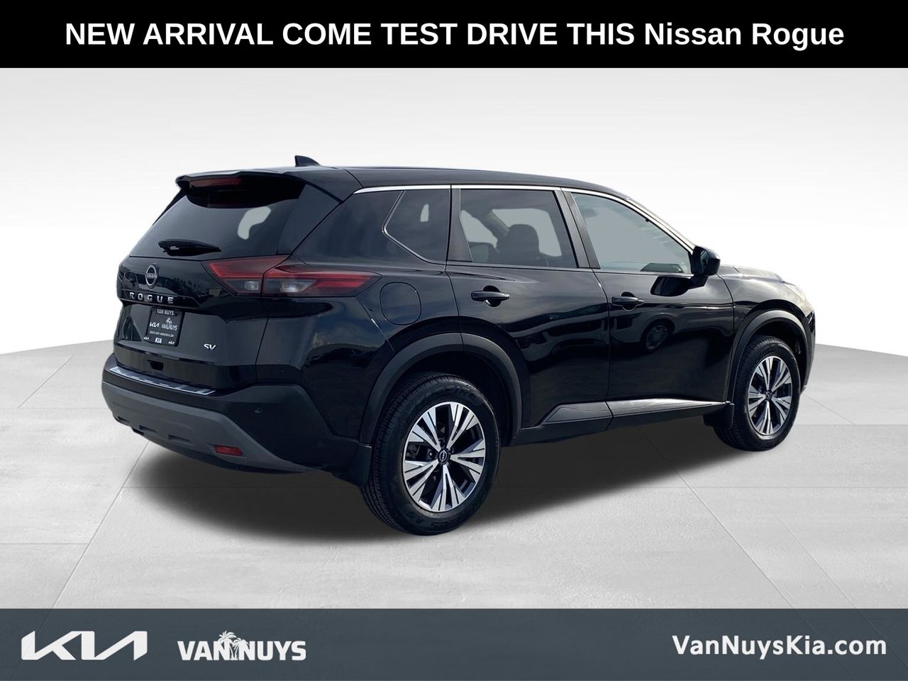2023 Nissan Rogue SV photo 3