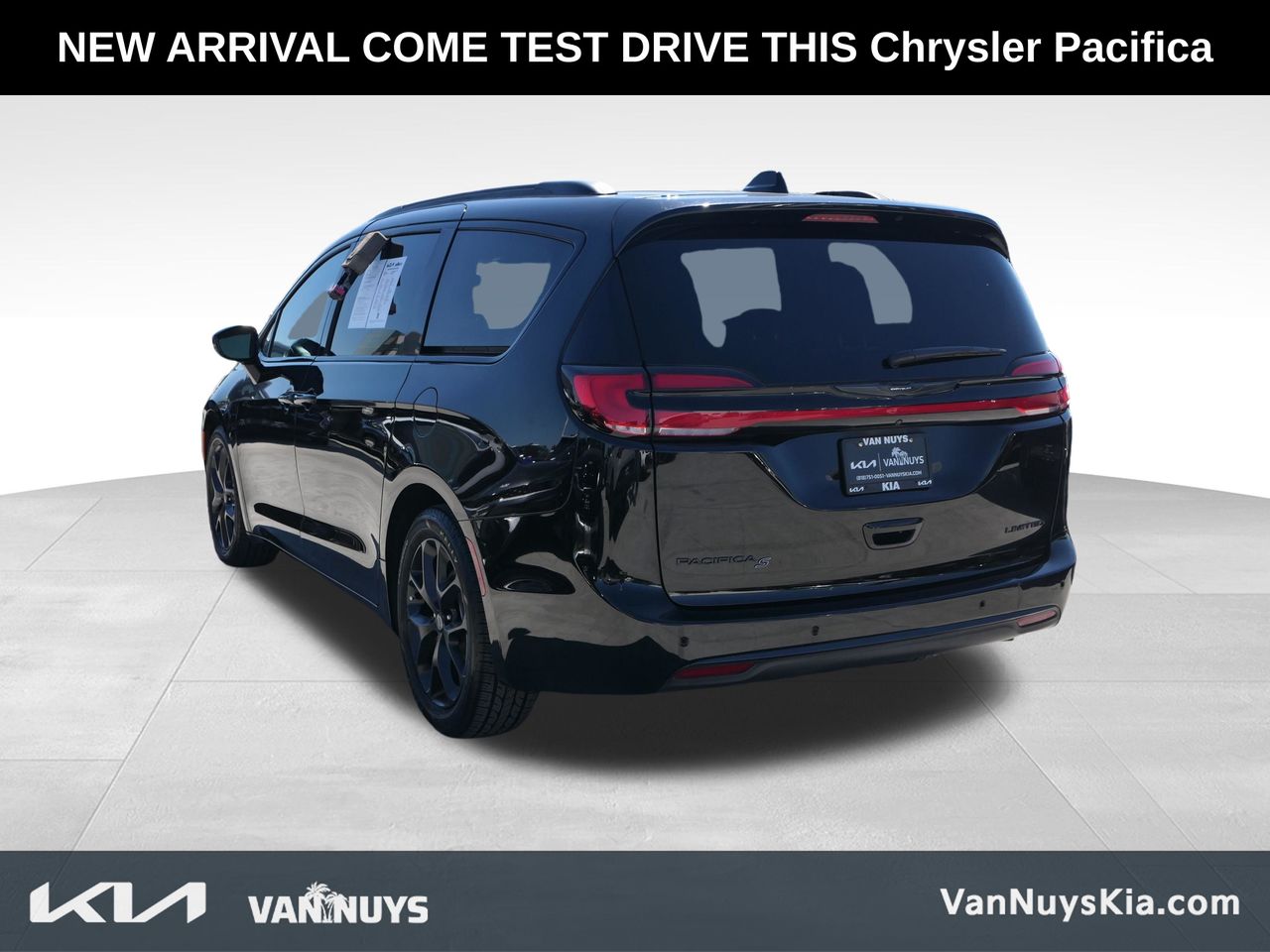 2025 Chrysler Pacifica Limited photo 4